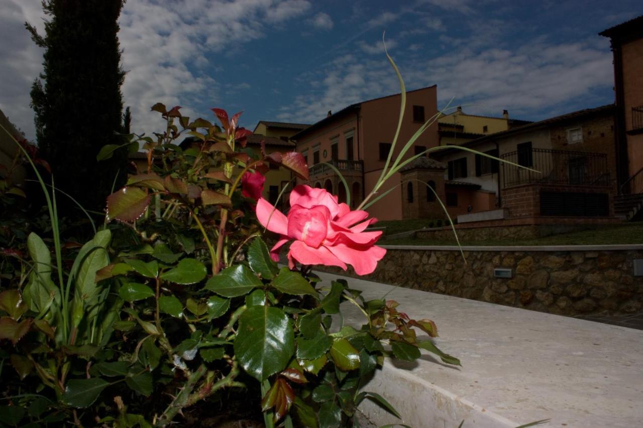 Aparthotel Borgo Di Gramugnana Usigliano Exterior foto